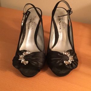 Touch of Nina size 6 black peep toe sling bk heels